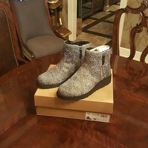 Ladies Uggs new size 11 never worn
